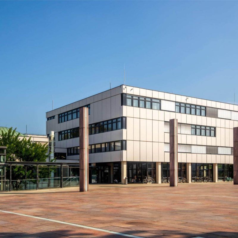 Legionellen-Beseitigung in einem Schulzentrum einer Grund- und Realschule mit Sporthalle in Frankfurt